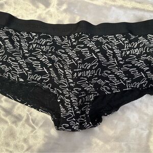 VS XL Black and White Script Print Panties